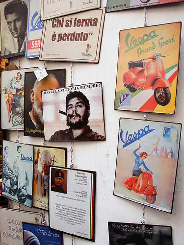 il Che, Mussolini e ...la Vespa, sintesi Italiana - di Ivana Alarcòn Lucanero il Che, Mussolini e ...la Vespa, sintesi Italiana - di Ivana Alarcòn Lucanero