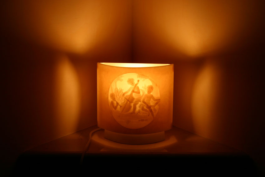 Una sua lampada di marmo. Una sua lampada di marmo.