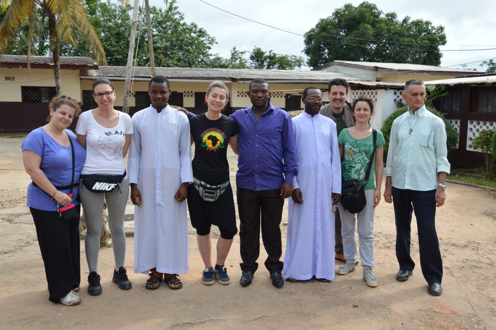 Foto di Gruppo con noi, Padre Sergio e Padre Thaddeus di Ebolowa