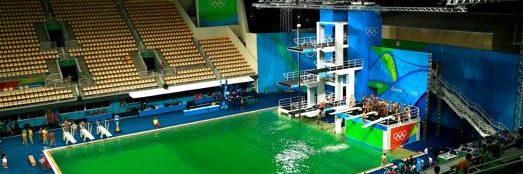 Acqua verde piscina tuffi - fonte internet