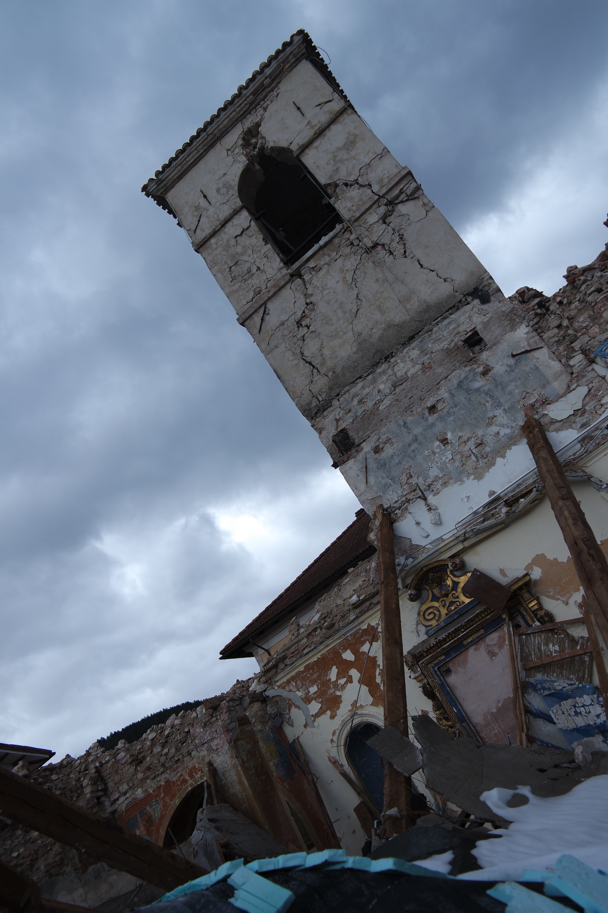 chiesetta crollata alle porte di Visso - foto Marco Costarelli