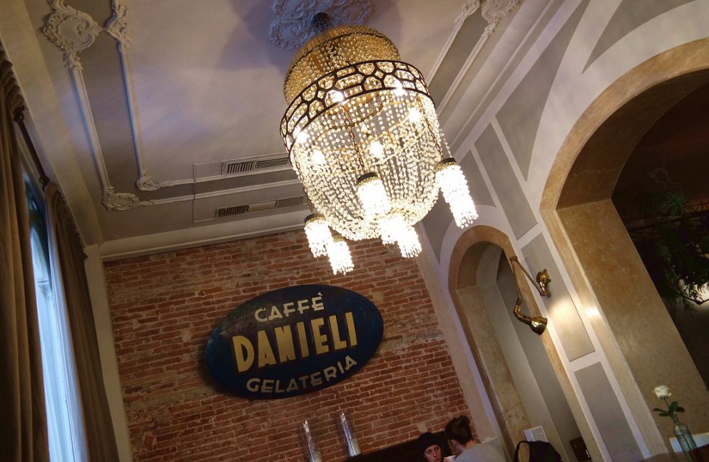 Caffè Danieli, particolare interno del locale.