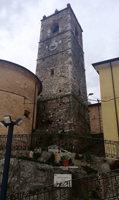 La torre del paesino di Colonnata.