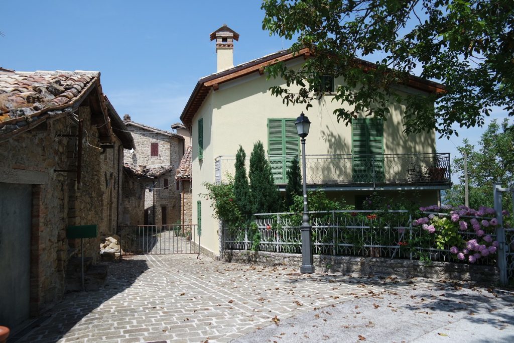 San Martino di Fiastra - L'ingresso alla "Zona Rossa"
