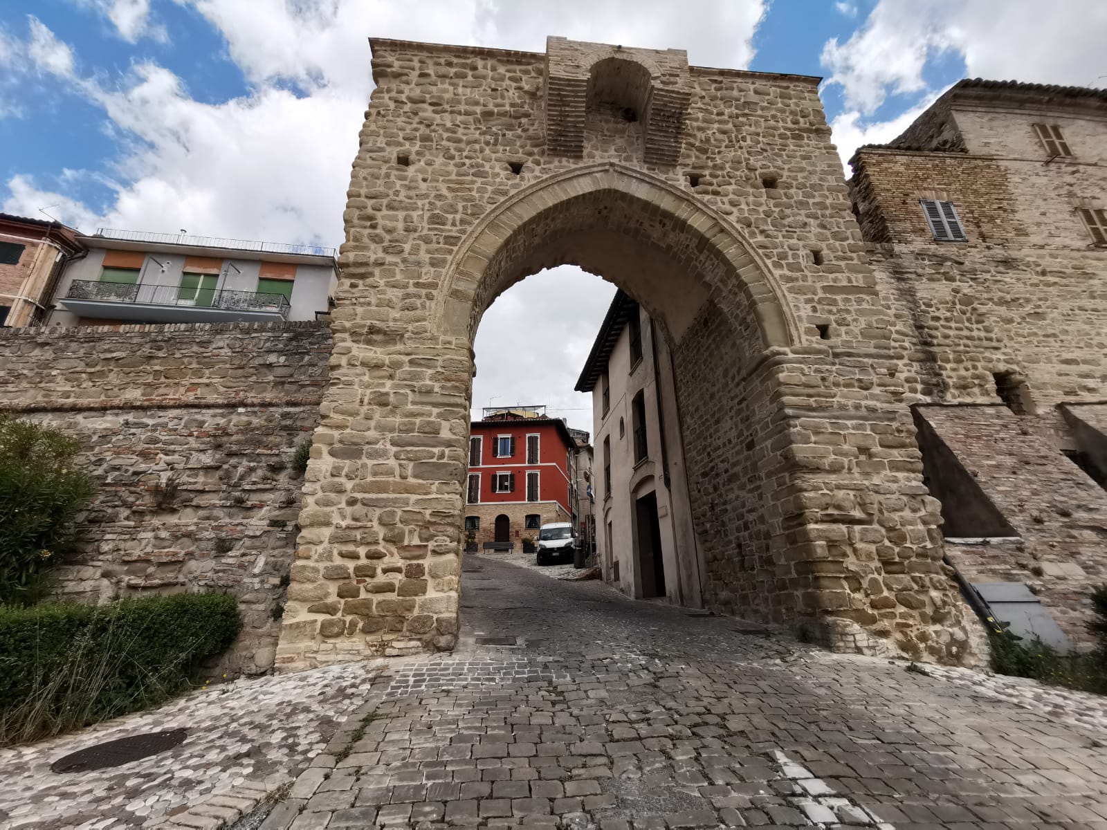 La Porta del Ponte, l'ingresso al centro storico - foto di B.Olmai